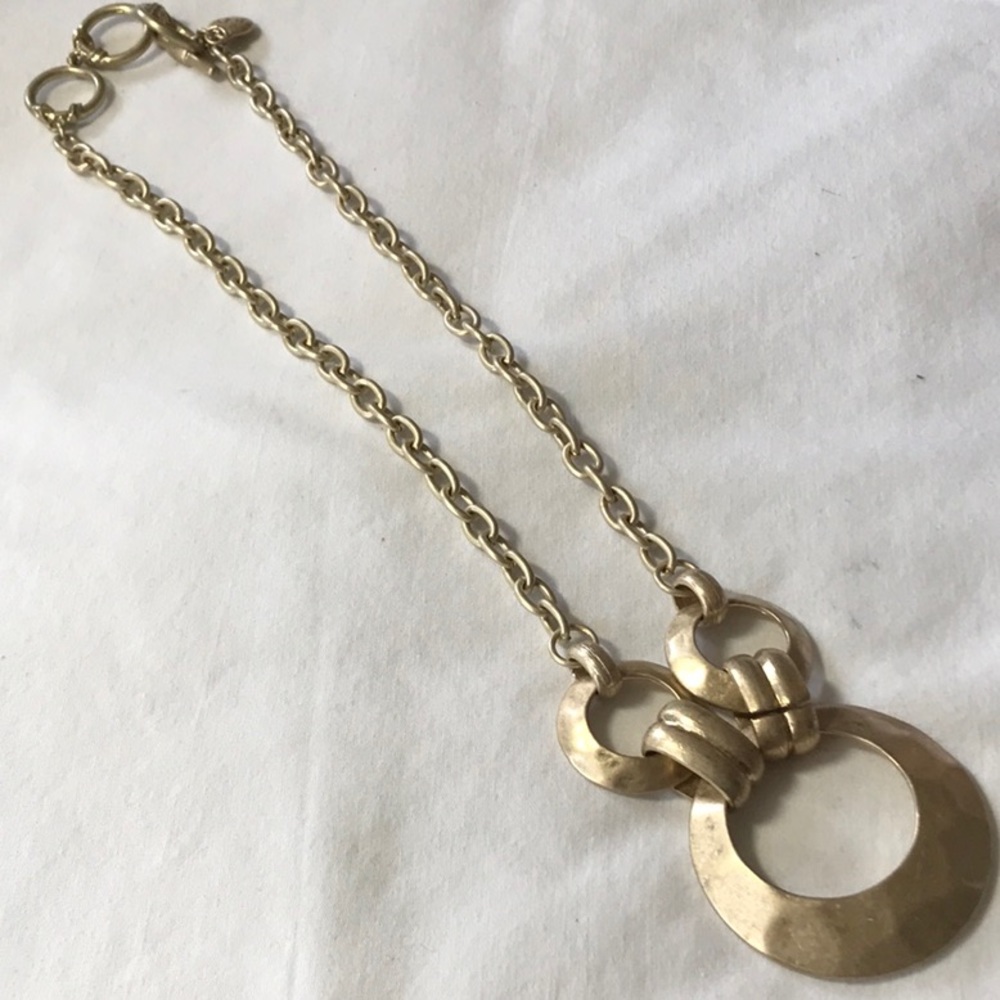 Jones New York necklace with circle pendant, gold tone - Picture 6 of 8